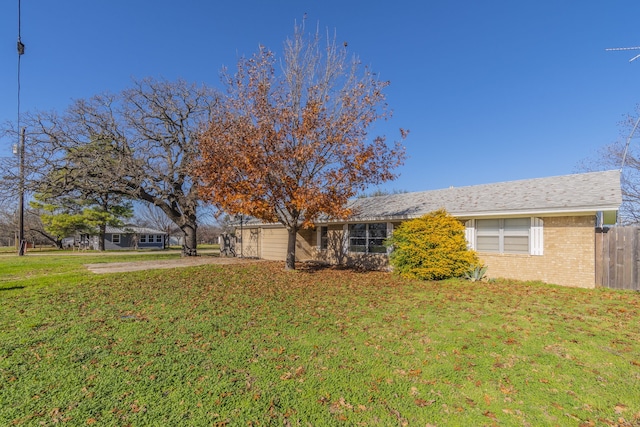 single story home with a front yard