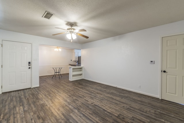 spare room featuring a textured ceiling, dark hardwood / wood-style floors, and ceiling fan