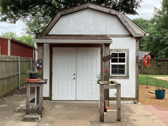 503 Mockingbird St, Bonham, TX 75418 - fenced backyard with a patio area