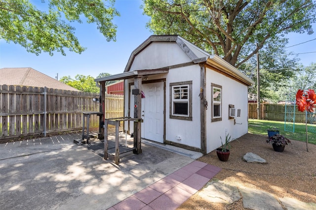 view of outbuilding with an outdoor structure and a fenced backyard
