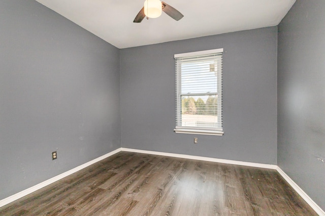 spare room with dark wood-type flooring and ceiling fan