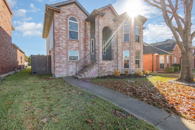 view of front facade with a front yard