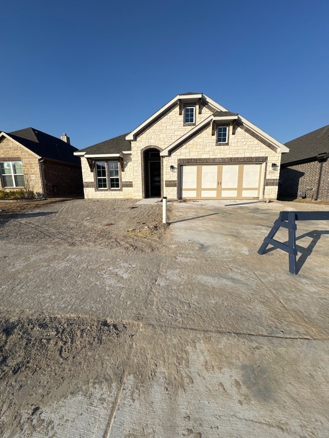 view of front facade featuring a garage