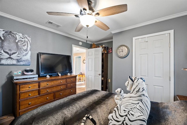 bedroom featuring crown molding and ceiling fan