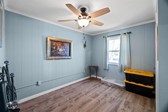 empty room with ceiling fan, ornamental molding, and hardwood / wood-style floors