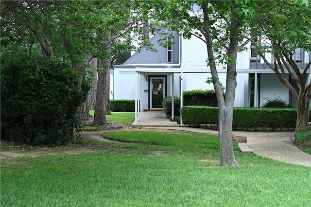 view of front of property with a front lawn