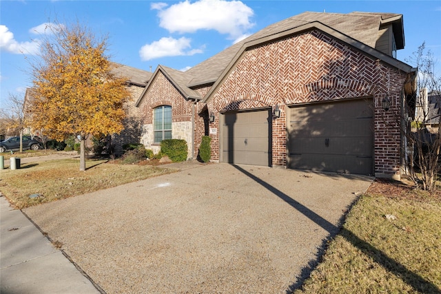 view of front of property featuring a garage and a front yard