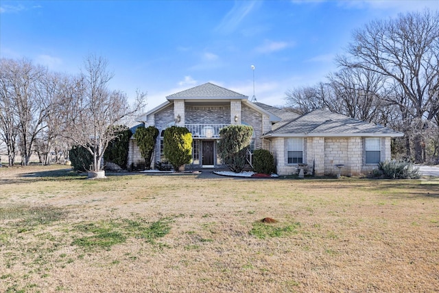 view of front of house with a front lawn