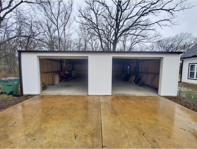 view of detached garage