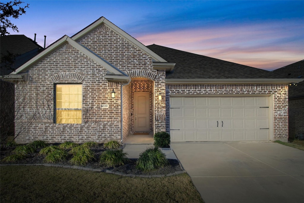 view of front facade featuring a garage