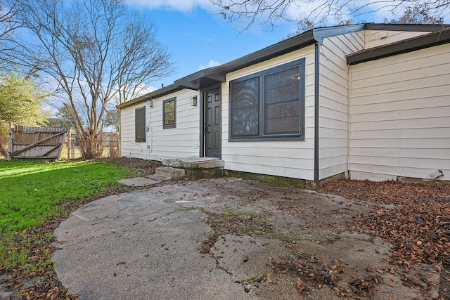 exterior space featuring a lawn