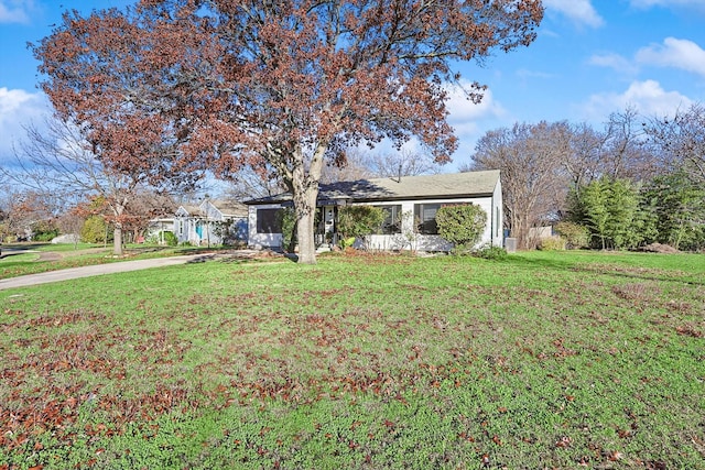 view of front of property with a front lawn