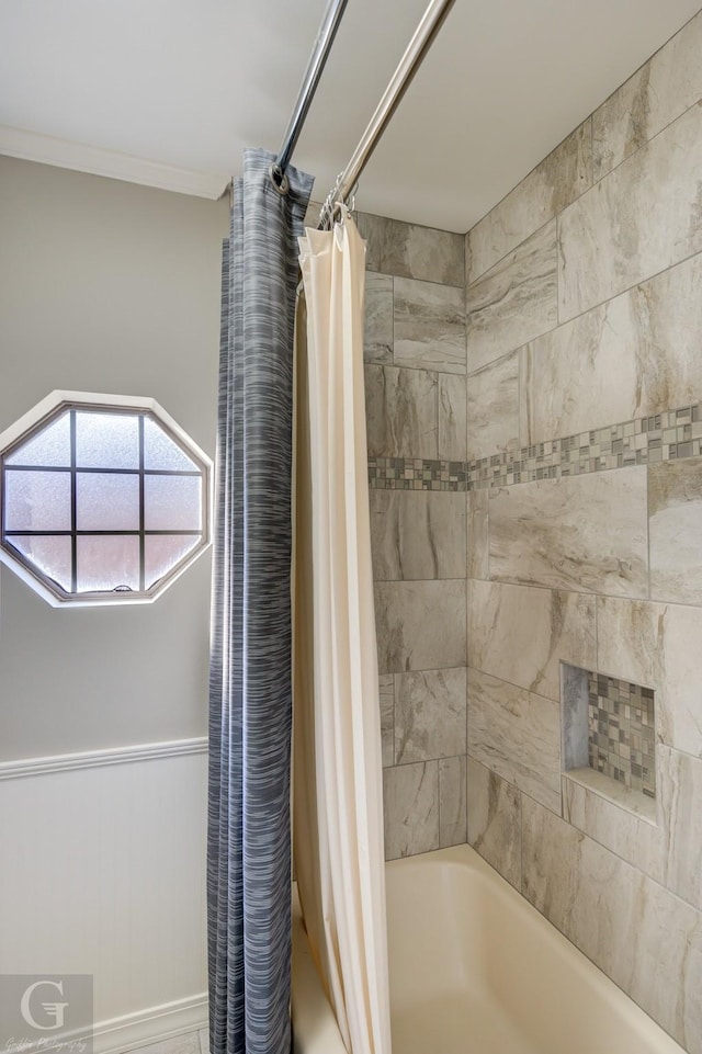 bathroom featuring shower / bath combo