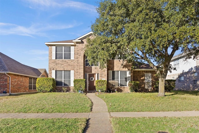 view of front of property featuring a front lawn