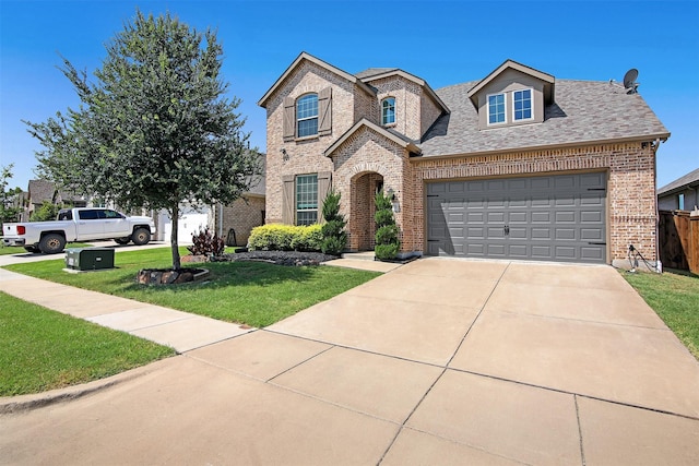 view of front facade featuring a front yard