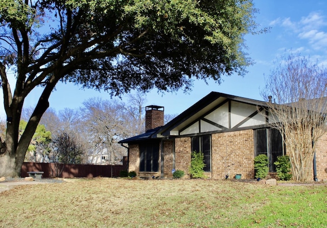 back of house featuring a lawn