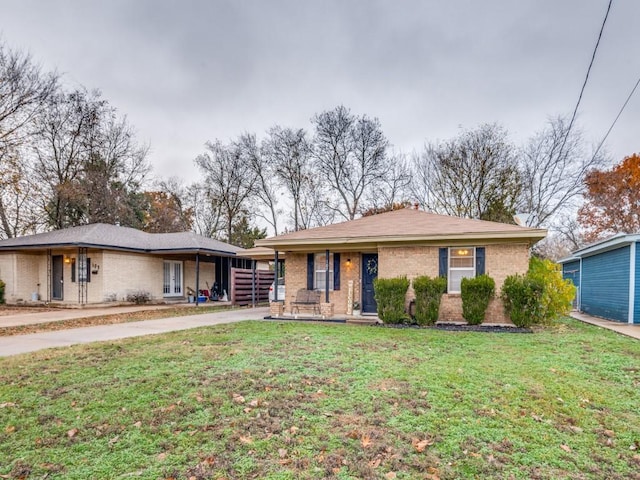 ranch-style house featuring a front lawn