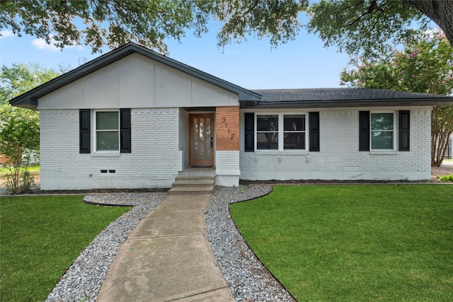 single story home featuring a front yard