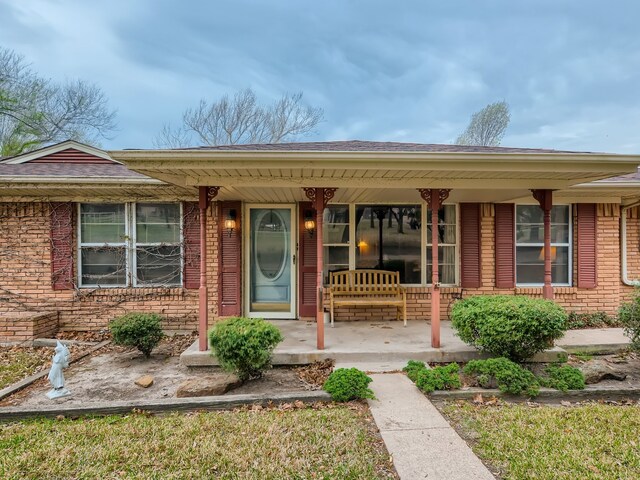 view of front of home featuring a porch