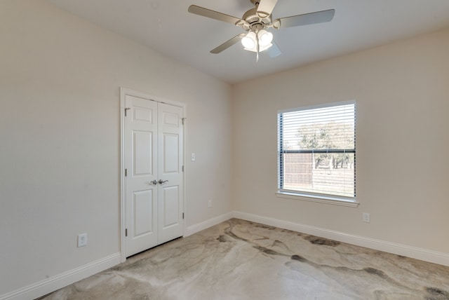 carpeted empty room featuring ceiling fan