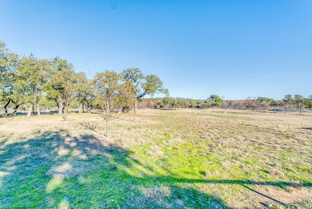 view of yard featuring a rural view