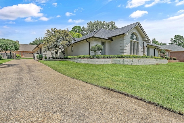 single story home featuring a front yard