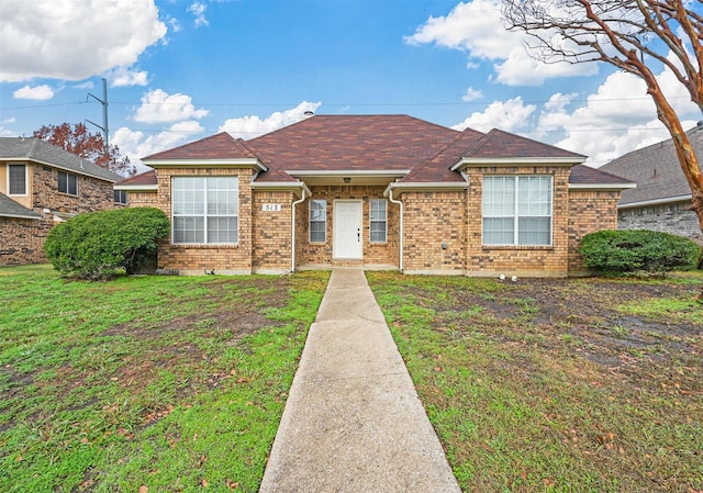 view of front of house with a front lawn