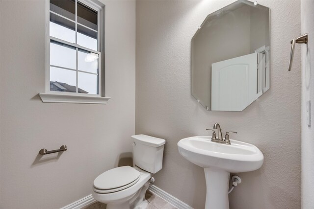 bathroom featuring toilet and sink