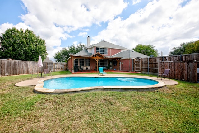 view of pool featuring a yard