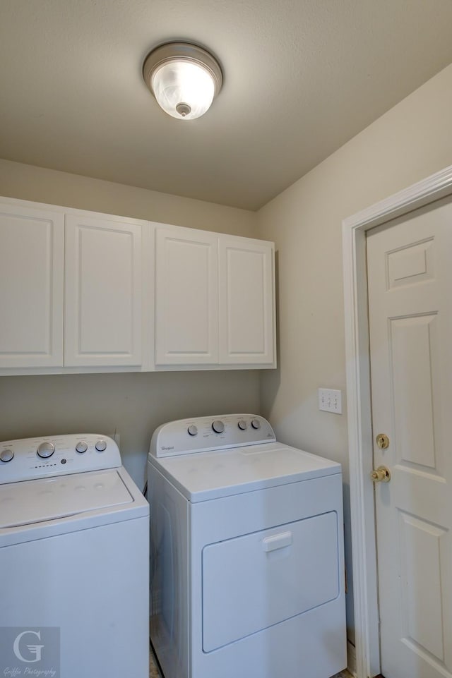 laundry room featuring cabinets and independent washer and dryer