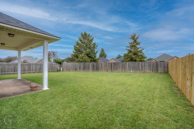 view of yard with a patio area