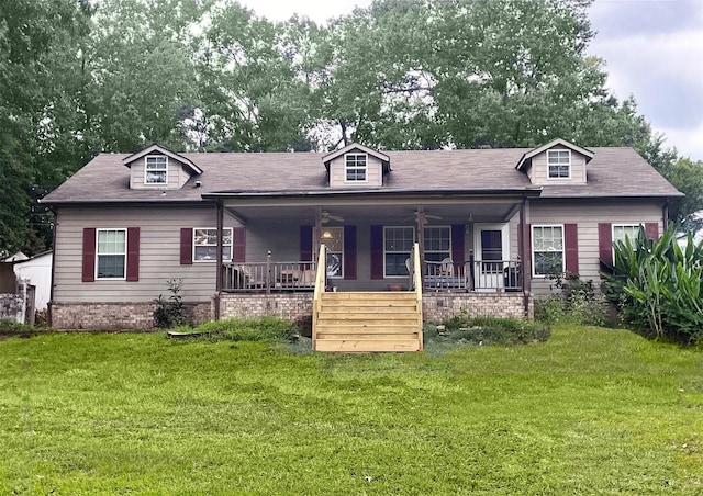 view of front of property featuring a front yard and covered porch