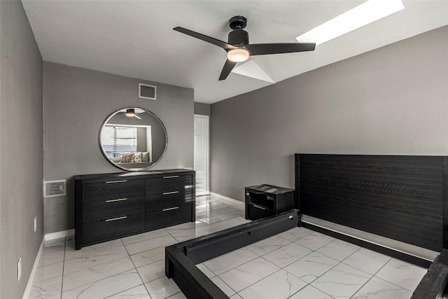 bedroom featuring ceiling fan