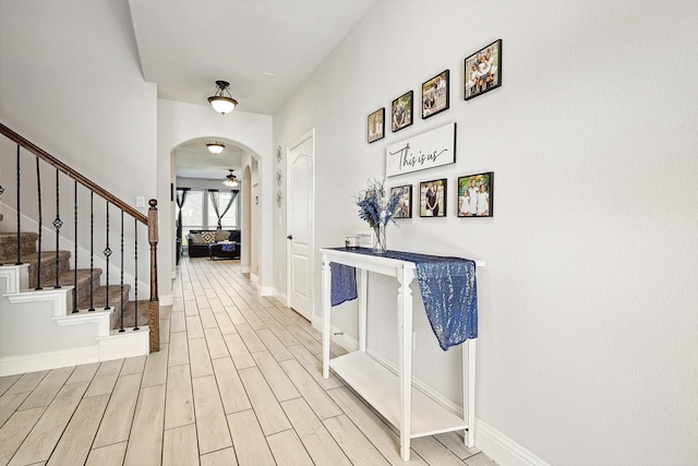 foyer entrance with ceiling fan