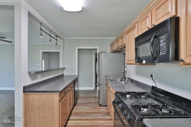 kitchen featuring crown molding, sink, black appliances, and light hardwood / wood-style floors