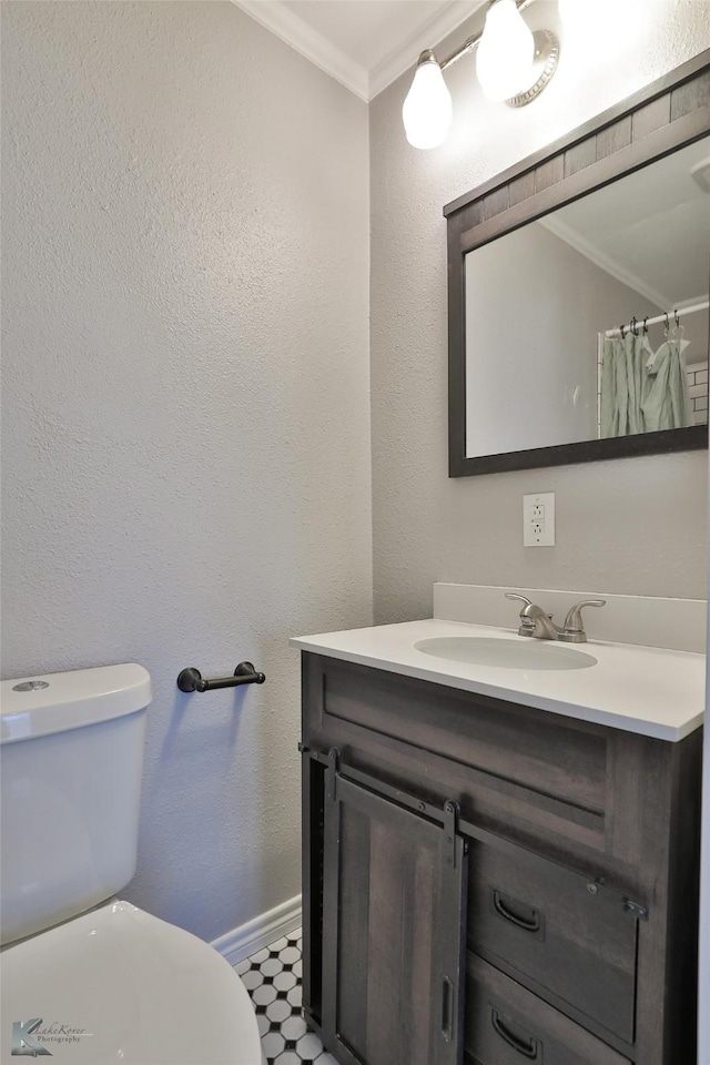 bathroom with a shower with shower curtain, vanity, toilet, and ornamental molding