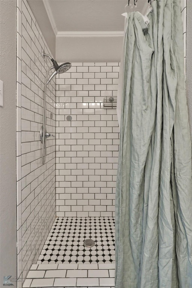 bathroom with a shower with curtain and crown molding