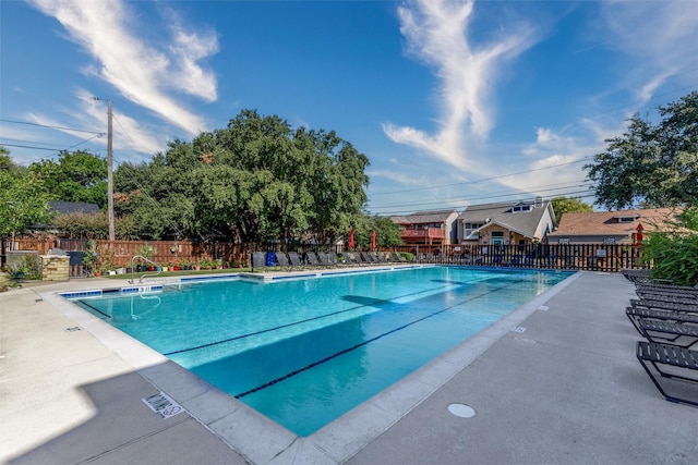 view of swimming pool