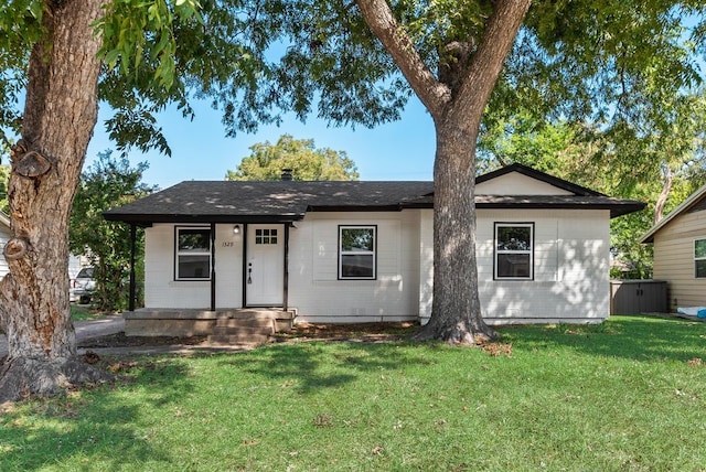 single story home with a porch and a front yard