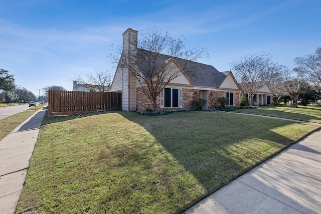 view of front facade featuring a front yard