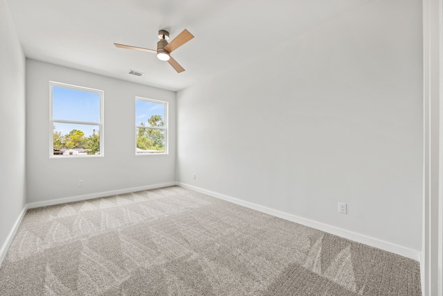 unfurnished room with carpet flooring and ceiling fan