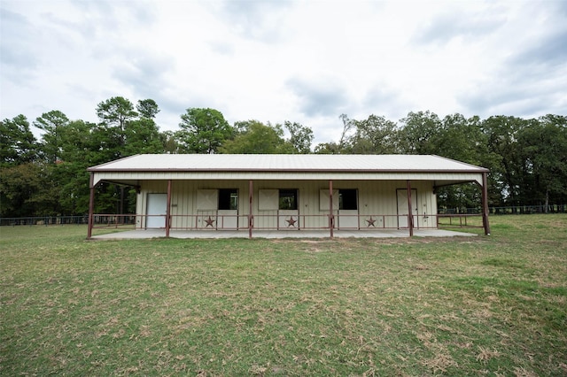 view of front facade featuring an outdoor structure