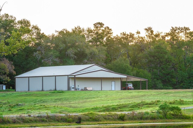 view of outdoor structure featuring a yard