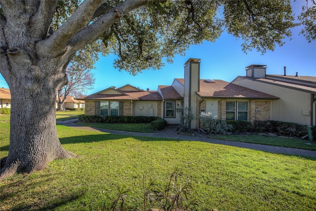 ranch-style home with a front yard