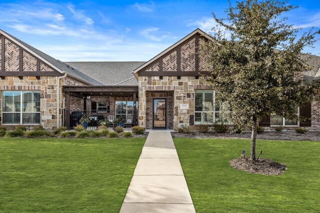 exterior space featuring a front yard