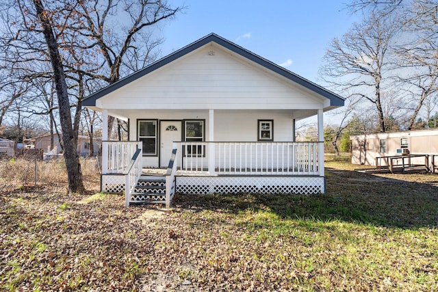 view of front facade with a front yard and covered porch