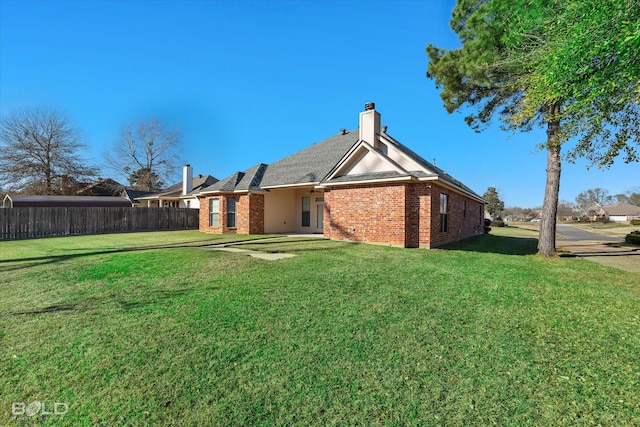 back of house featuring a lawn