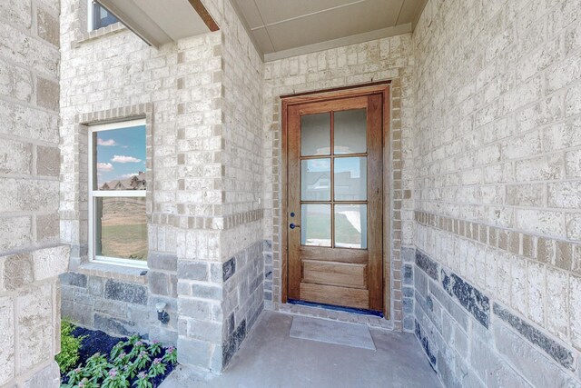 view of front of house featuring a front lawn and a garage