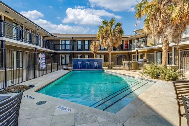 view of swimming pool featuring pool water feature