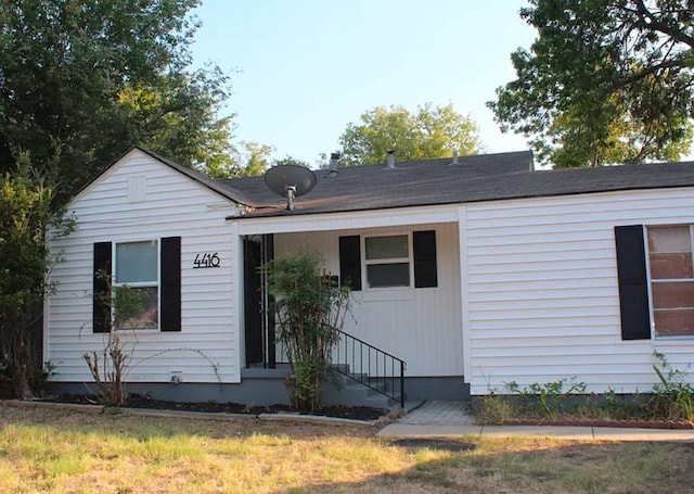 view of front of home with a front yard